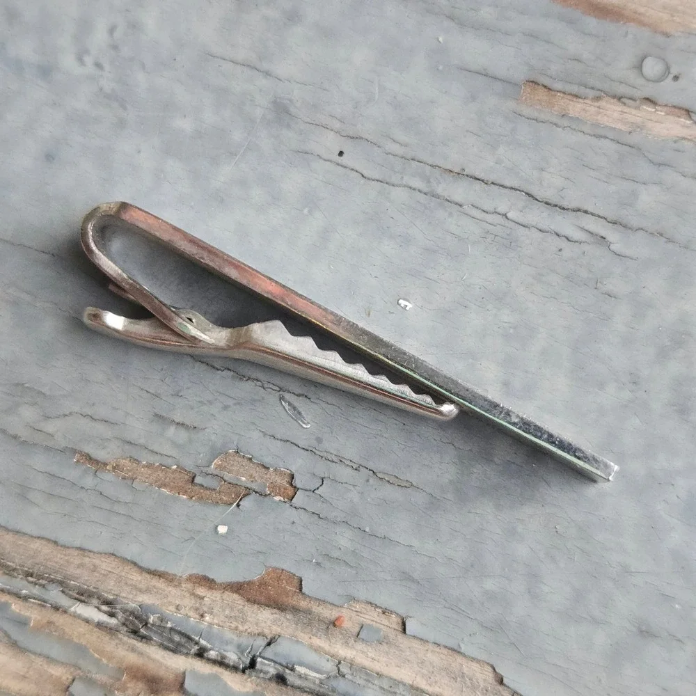 VTG Unbranded Tie Bar Silver Black Dots Mens OS Mid Century Modern‎ Atomic Style